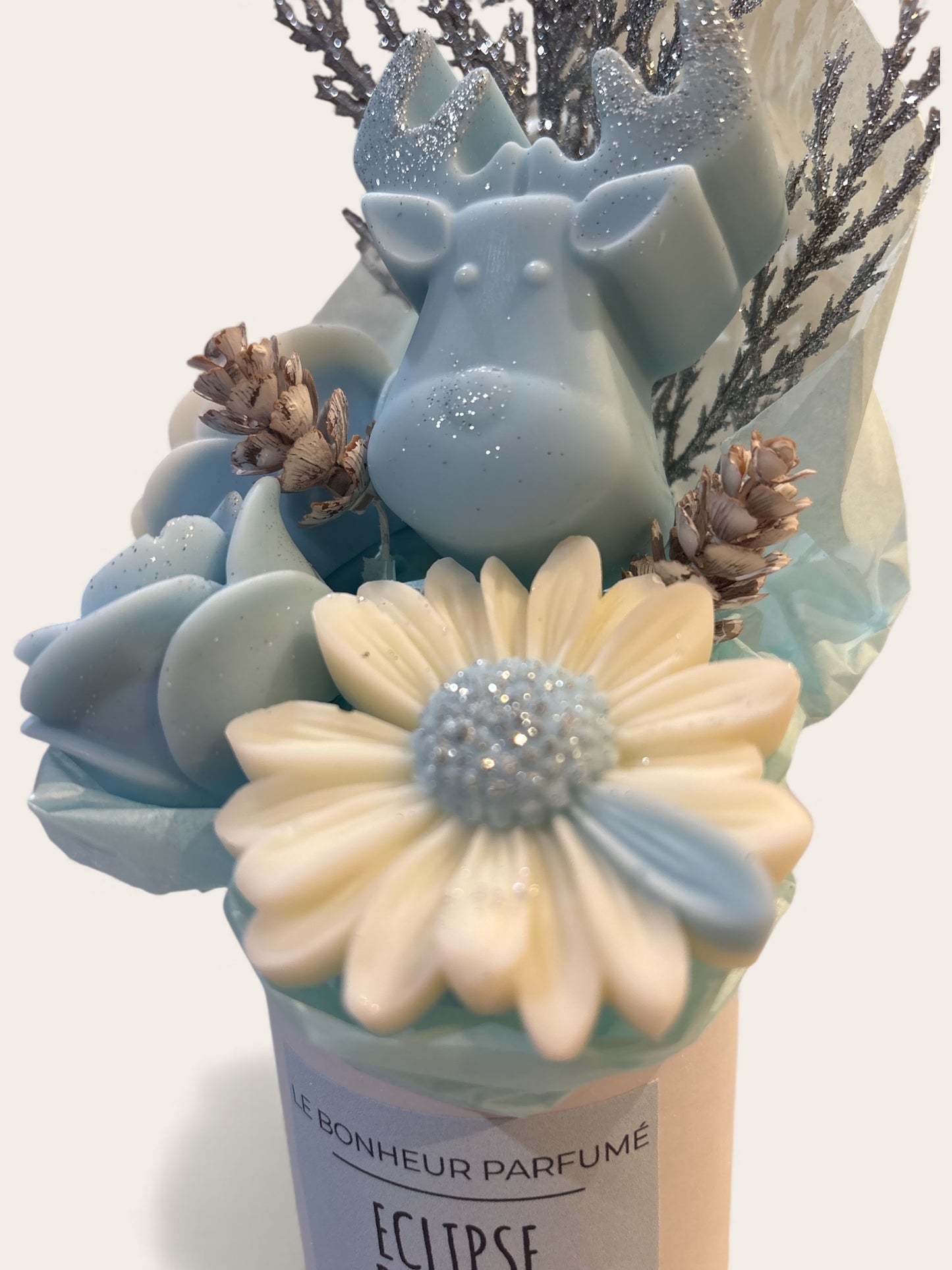 Renne bleu glacé en cire parfumée avec décor pailleté argenté Éclipse de Lune