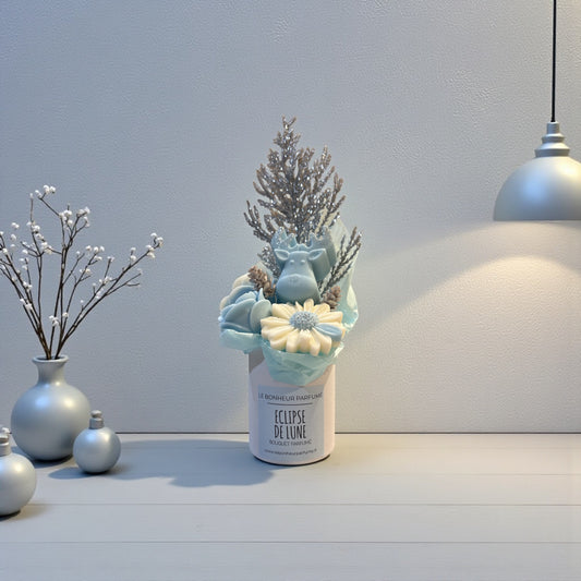 Bouquet parfumé Bleu Glacial avec fleurs en cire et renne bleu, parfum Éclipse de Lune